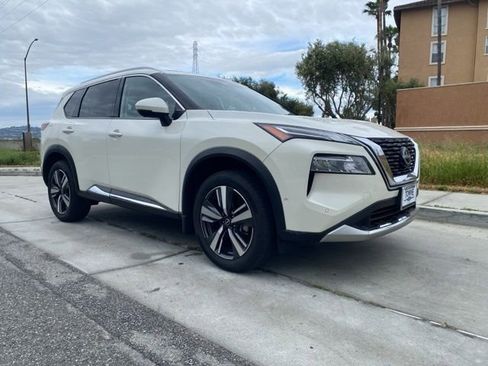 Used 2023 Nissan Rogue Platinum image 1