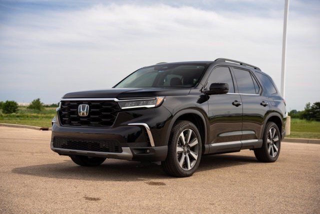 Used 2022 Honda Pilot Touring image 3