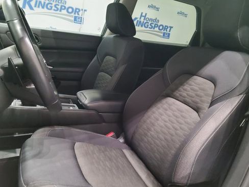 Used 2024 Nissan Pathfinder SV image 41