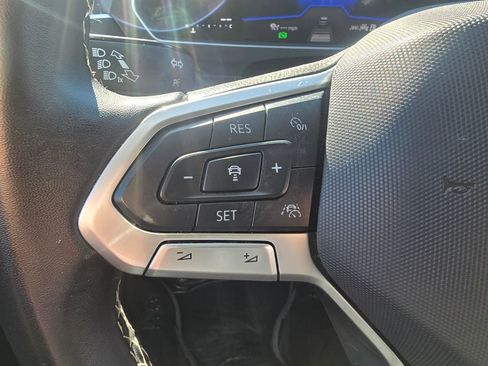 Used 2024 Volkswagen Tiguan SE image 19