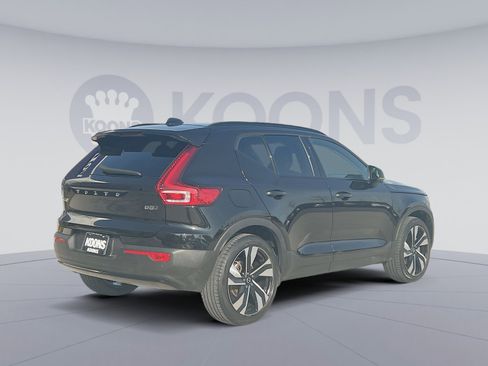 Certified 2024 Volvo XC40 B5 Plus w/ Protection Package Premier AWD/4WD image 2