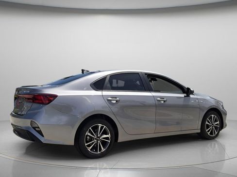 Used 2024 Kia Forte LXS image 7