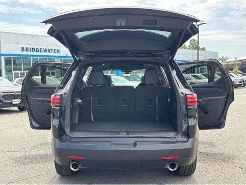 Used 2023 Chevrolet Traverse RS AWD/4WD image 13