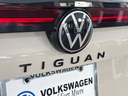New 2026 Volkswagen Tiguan SE R-Line FWD image 33