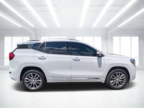 Used 2024 GMC Terrain Denali AWD/4WD image 2