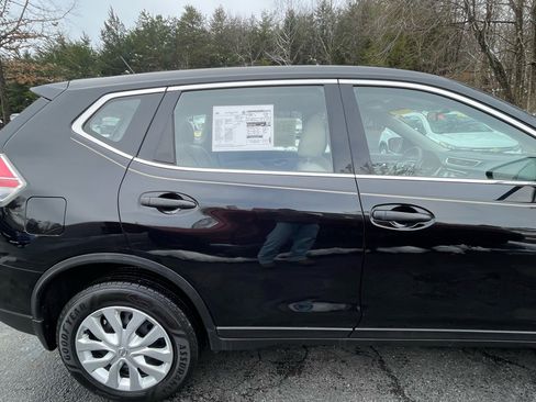 Used 2016 Nissan Rogue S image 10