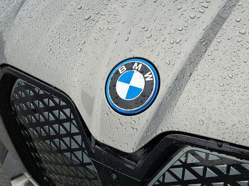 Used 2025 BMW iX xDrive50 w/ Premium Package image 4