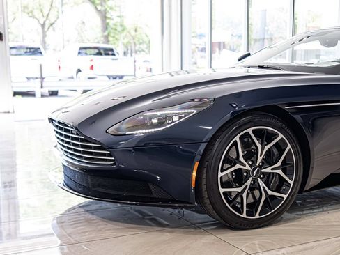 Used 2019 Aston Martin DB11 Volante RWD image 4