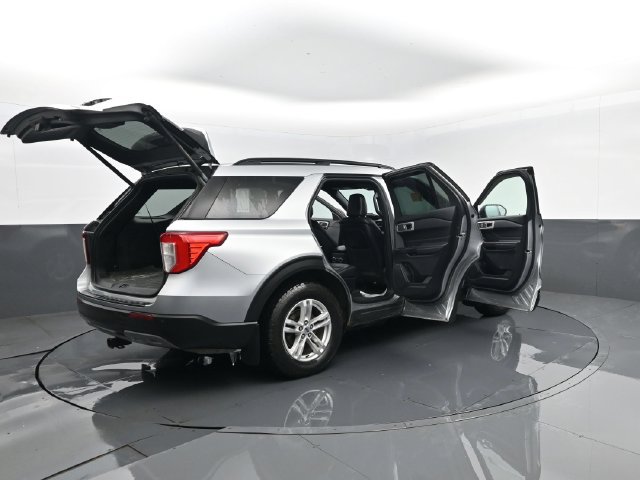Used 2020 Ford Explorer XLT w/ Equipment Group 202A AWD/4WD image 30