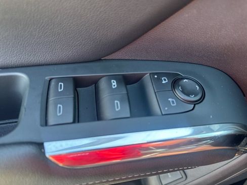 Used 2026 Chevrolet Traverse LT FWD image 19
