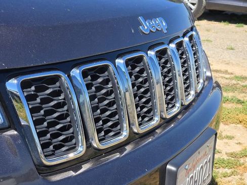 Used 2018 Jeep Grand Cherokee Limited AWD/4WD image 4