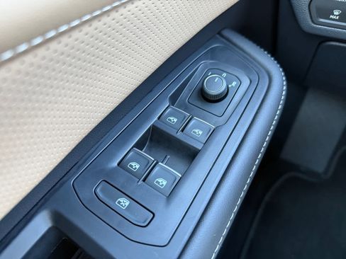 Used 2025 Volkswagen Atlas Cross Sport SE image 22