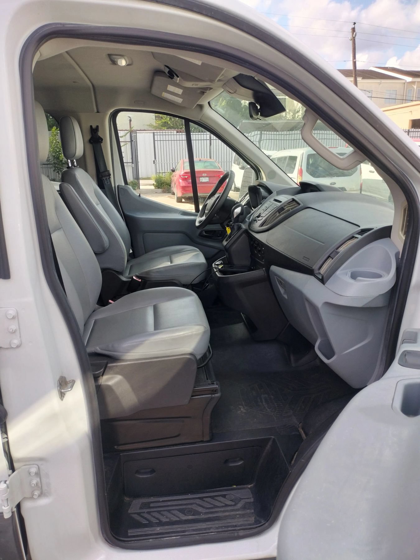 Used 2018 Ford Transit 350 XL RWD image 30