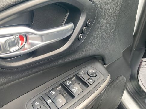 Used 2019 Jeep Cherokee Limited AWD/4WD image 14