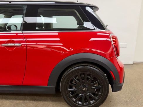 Used 2022 MINI Cooper 2-Door Hardtop w/ Premium Package image 10