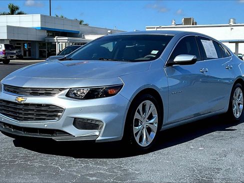 Used 2017 Chevrolet Malibu Premier w/ Driver Confidence Package FWD image 2