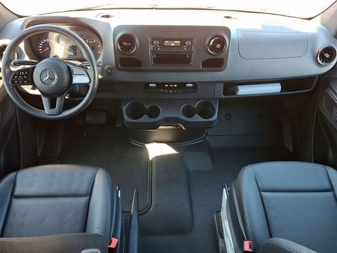 Used 2021 Mercedes-Benz Sprinter 2500 image 11