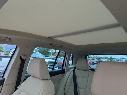 Used 2016 Volkswagen Tiguan SE FWD image 28