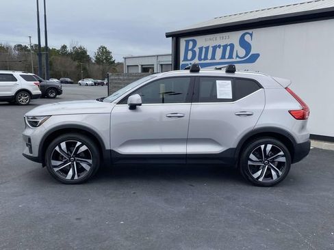 Used 2023 Volvo XC40 B5 Ultimate w/ Protection Package Premier image 2