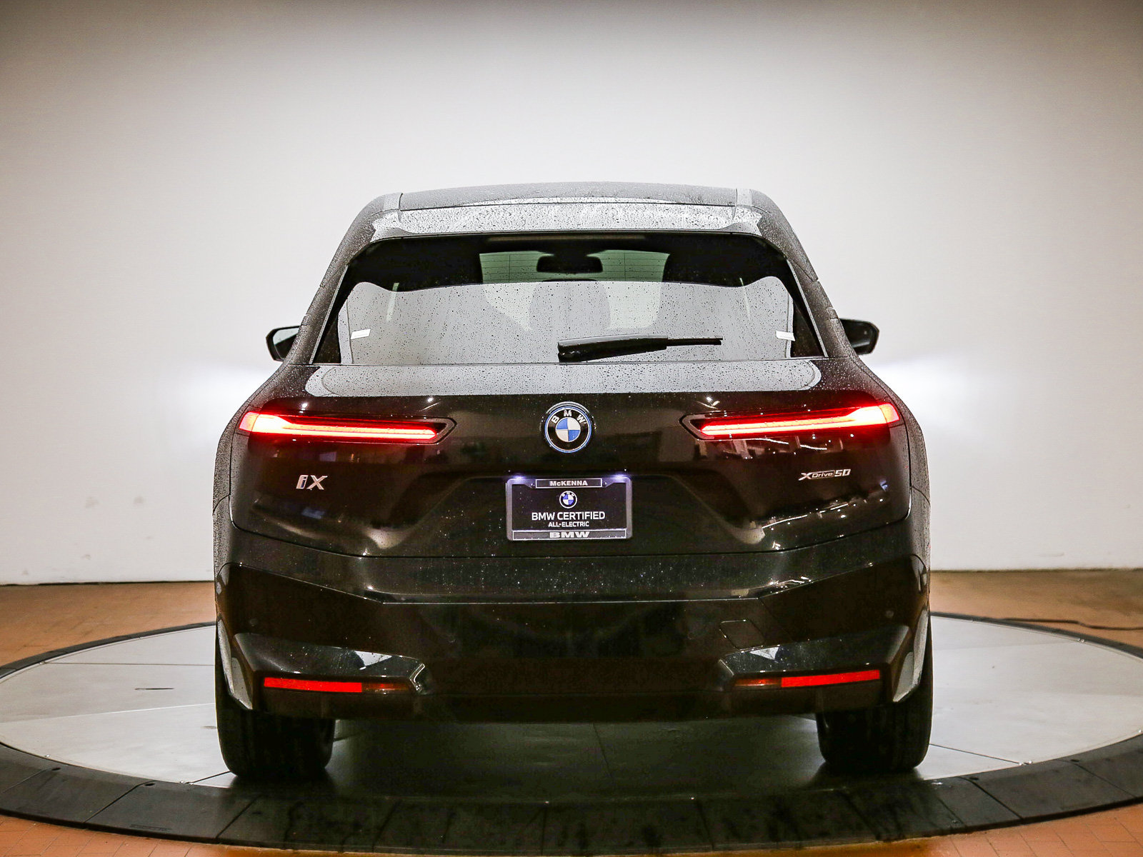 Certified 2023 BMW iX xDrive50 w/ Premium Package AWD/4WD image 6