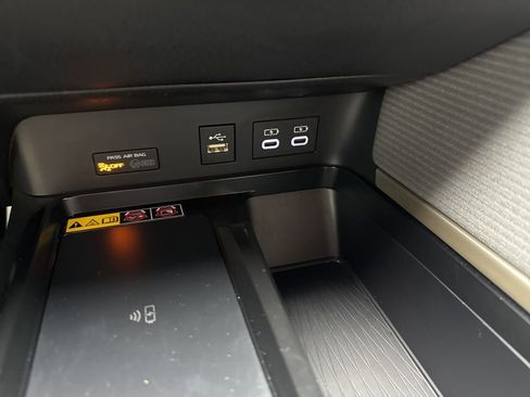 Used 2025 Toyota Camry SE image 5