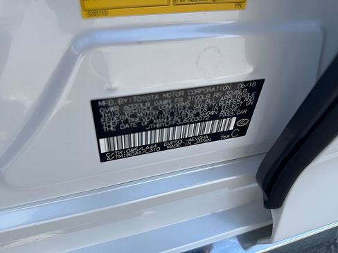 Used 2018 Lexus LS 500h w/ Luxury Package image 37