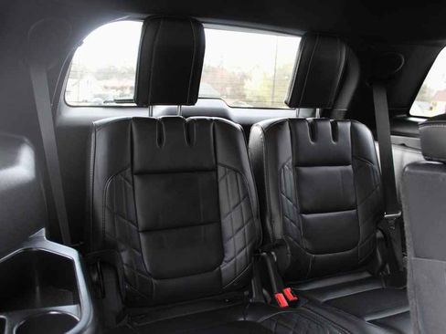 Used 2017 Ford Explorer Platinum image 29