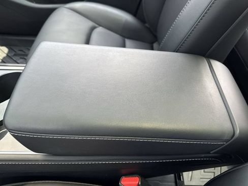 Used 2024 Tesla Model Y Long Range RWD image 21