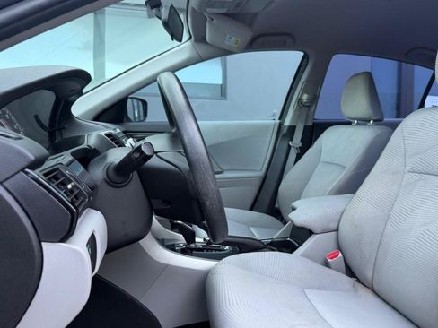 Used 2017 Honda Accord LX image 17