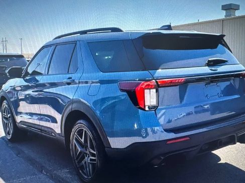 Used 2025 Ford Explorer ST AWD/4WD image 2