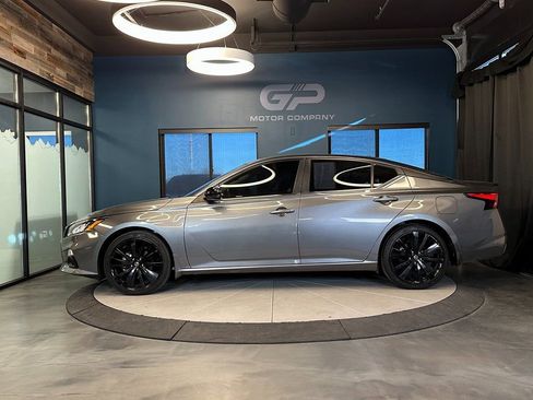 Used 2022 Nissan Altima 2.5 SR w/ Midnight Edition Package image 6