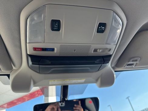 Used 2022 Subaru Ascent Premium w/ Convenience Package image 21