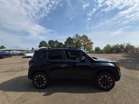 Used 2023 Jeep Renegade Latitude AWD/4WD image 4