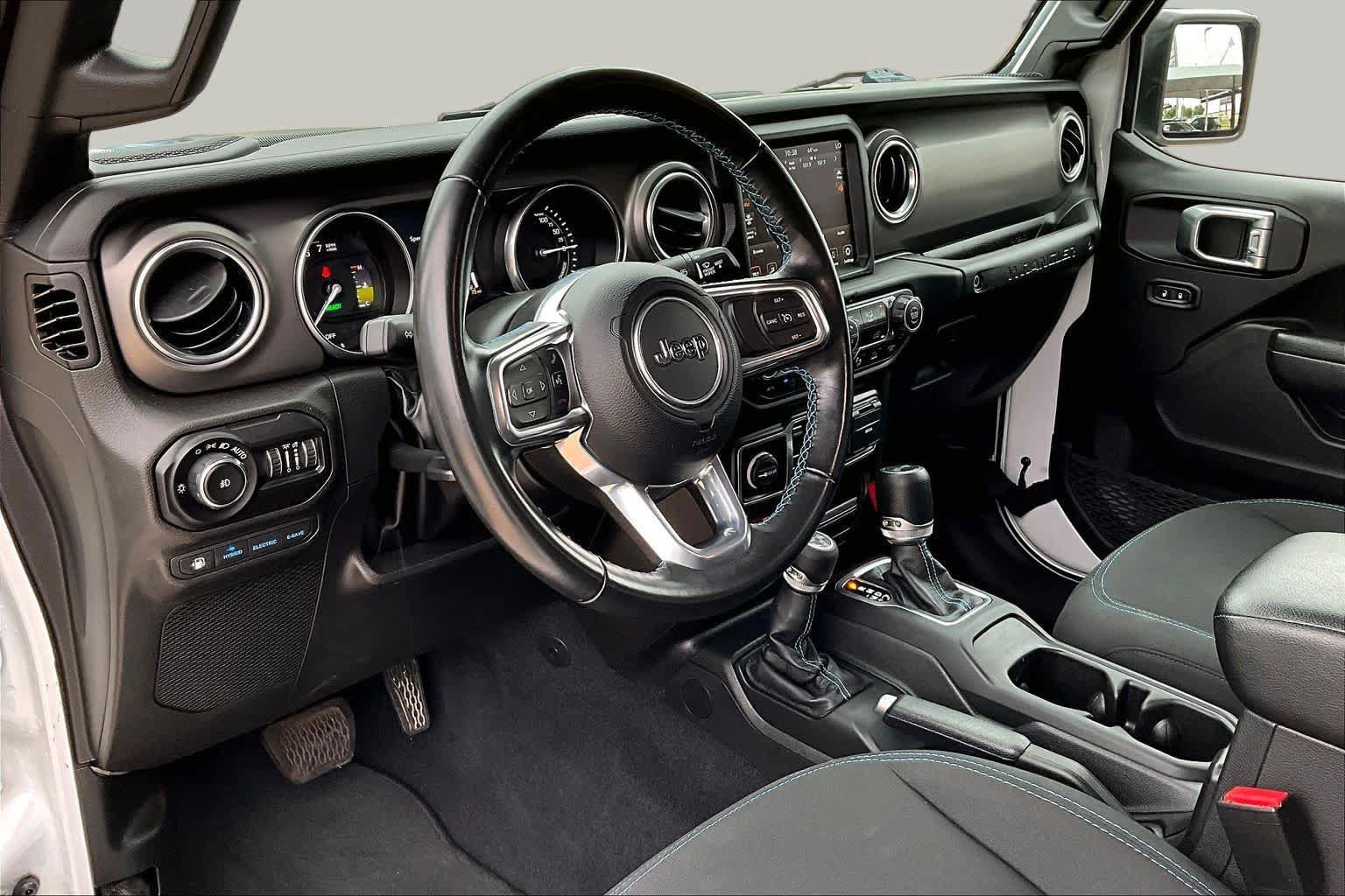 Used 2022 Jeep Wrangler Unlimited Rubicon 4xe w/ Safety Group AWD/4WD image 15