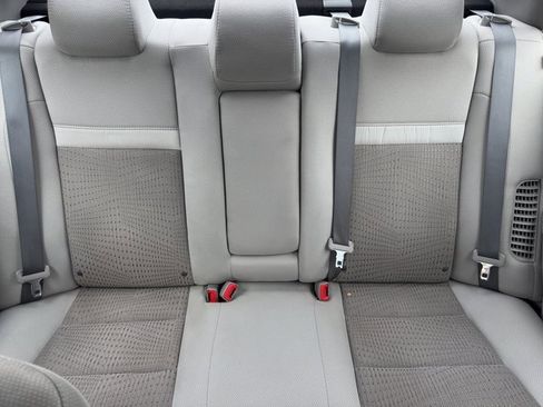 Used 2014 Toyota Camry LE image 21