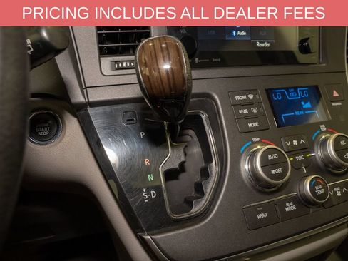 Used 2017 Toyota Sienna XLE FWD image 16