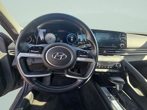 Used 2022 Hyundai Elantra SEL w/ Convenience + Premium Package image 26
