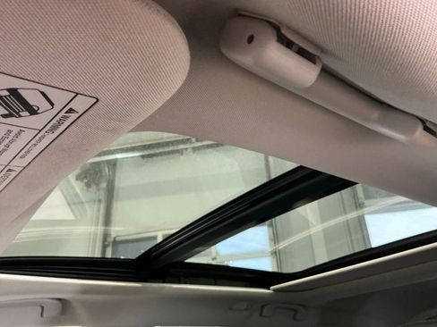 Used 2018 Nissan Rogue SL w/ Premium Package image 4