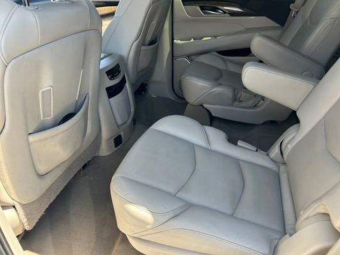 Used 2020 Cadillac Escalade Luxury w/ LPO, Radiant Package AWD/4WD image 17