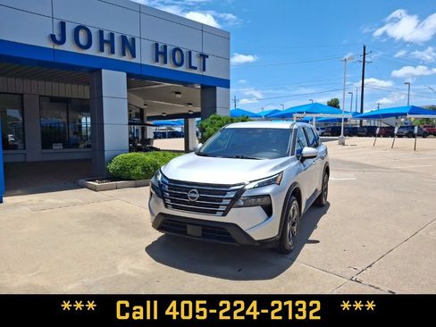 Used 2025 Nissan Rogue SV FWD image 3