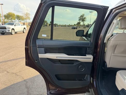 Used 2024 Ford Expedition Limited AWD/4WD image 28