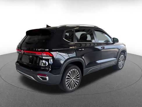 Used 2025 Volkswagen Taos SE FWD image 13