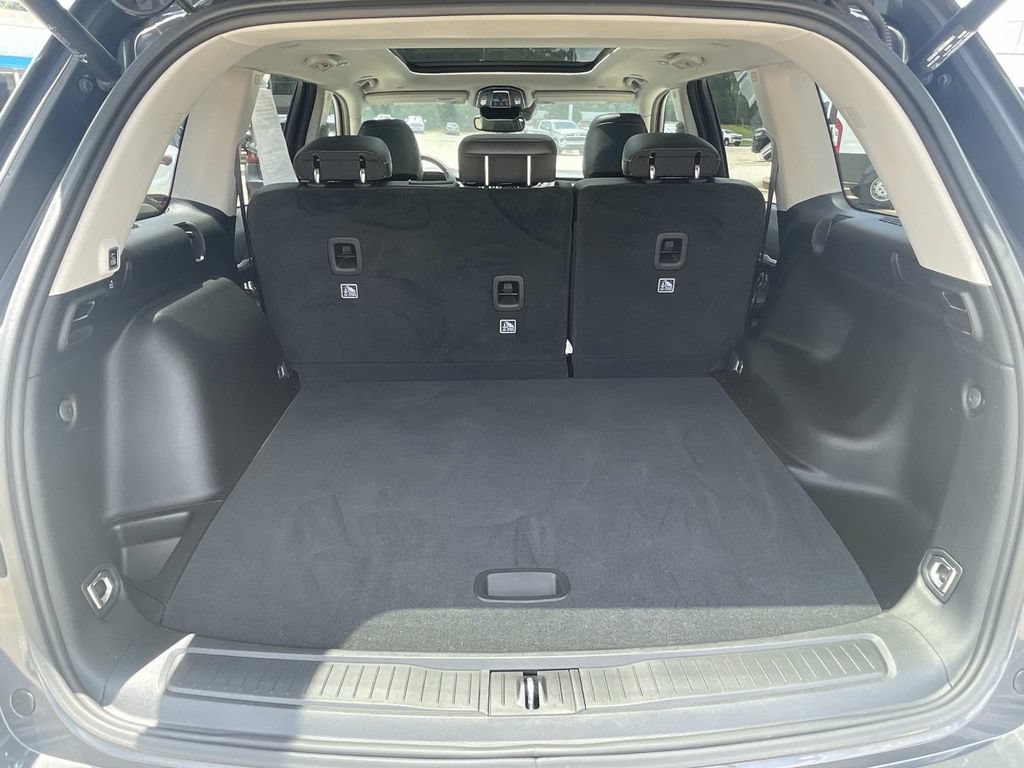 Used 2023 Jeep Grand Cherokee Limited RWD image 8