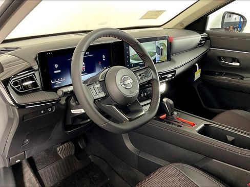 New 2025 Nissan Kicks SR image 9