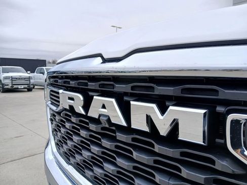 New 2026 RAM 1500 4x4 Crew Cab image 32