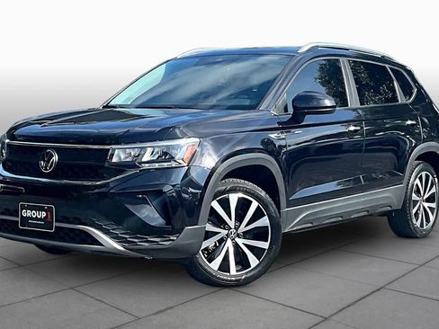 Used 2023 Volkswagen Taos SE w/ Panoramic Sunroof Package FWD image 1