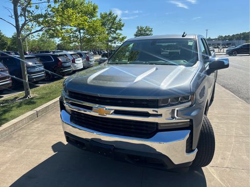 Used 2021 Chevrolet Silverado 1500 LT AWD/4WD image 2
