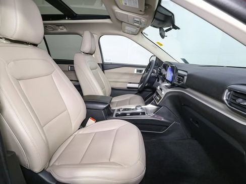 Used 2024 Ford Explorer XLT w/ Equipment Group 202A image 17