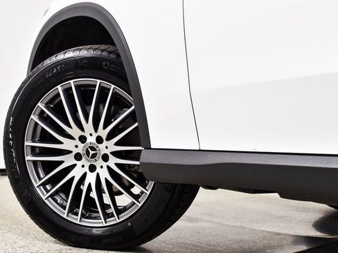 Certified 2025 Mercedes-Benz GLC 300 image 16