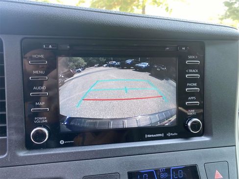 Used 2020 Toyota Sienna XLE image 22